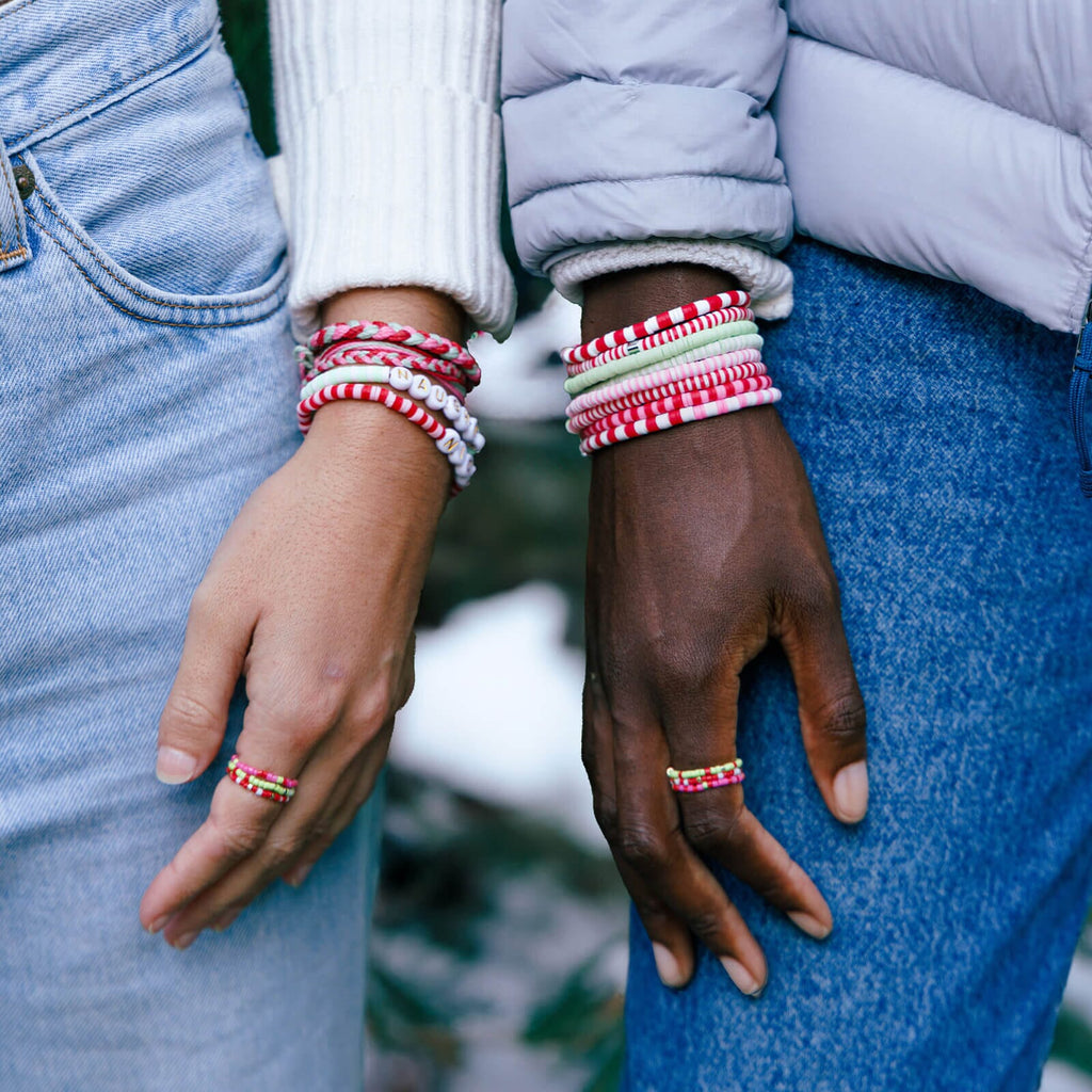 Parure de 8 bracelets extensibles Strawberry Fields
