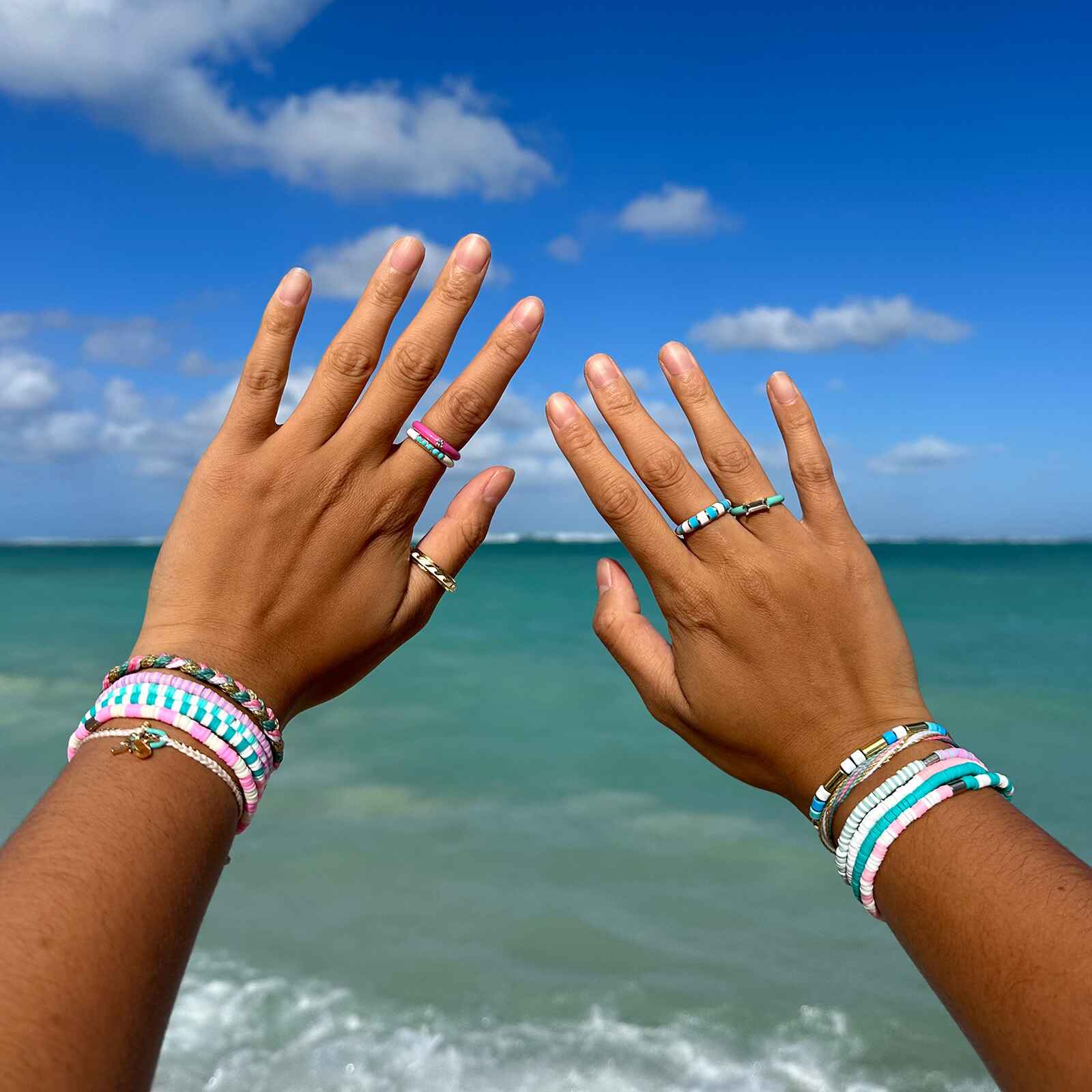 Bracelet à breloques perles émaillées Undertow