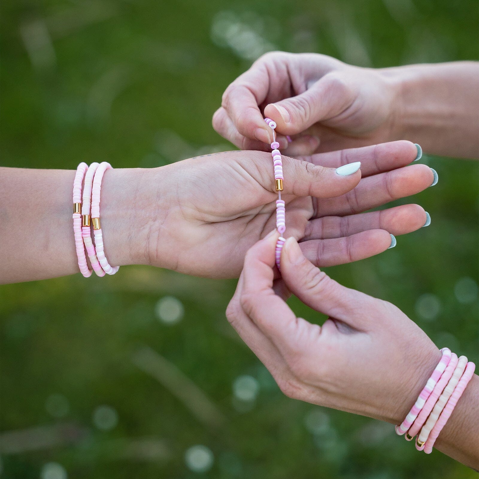 Lot de 8 bracelets extensibles pour la Journée internationale des femmes