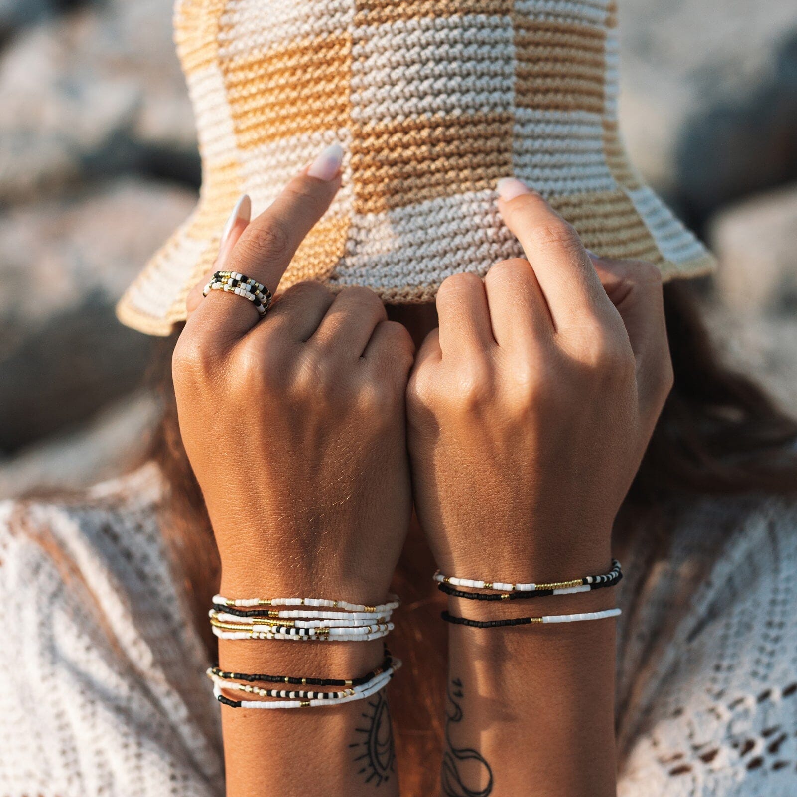 Lot de 8 bracelets extensibles monochromes