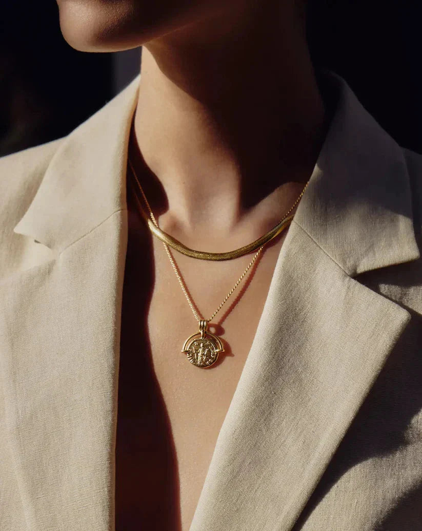 Collier pièce de monnaie Lucy Williams Roman Arc gravable | Plaqué or 18 carats