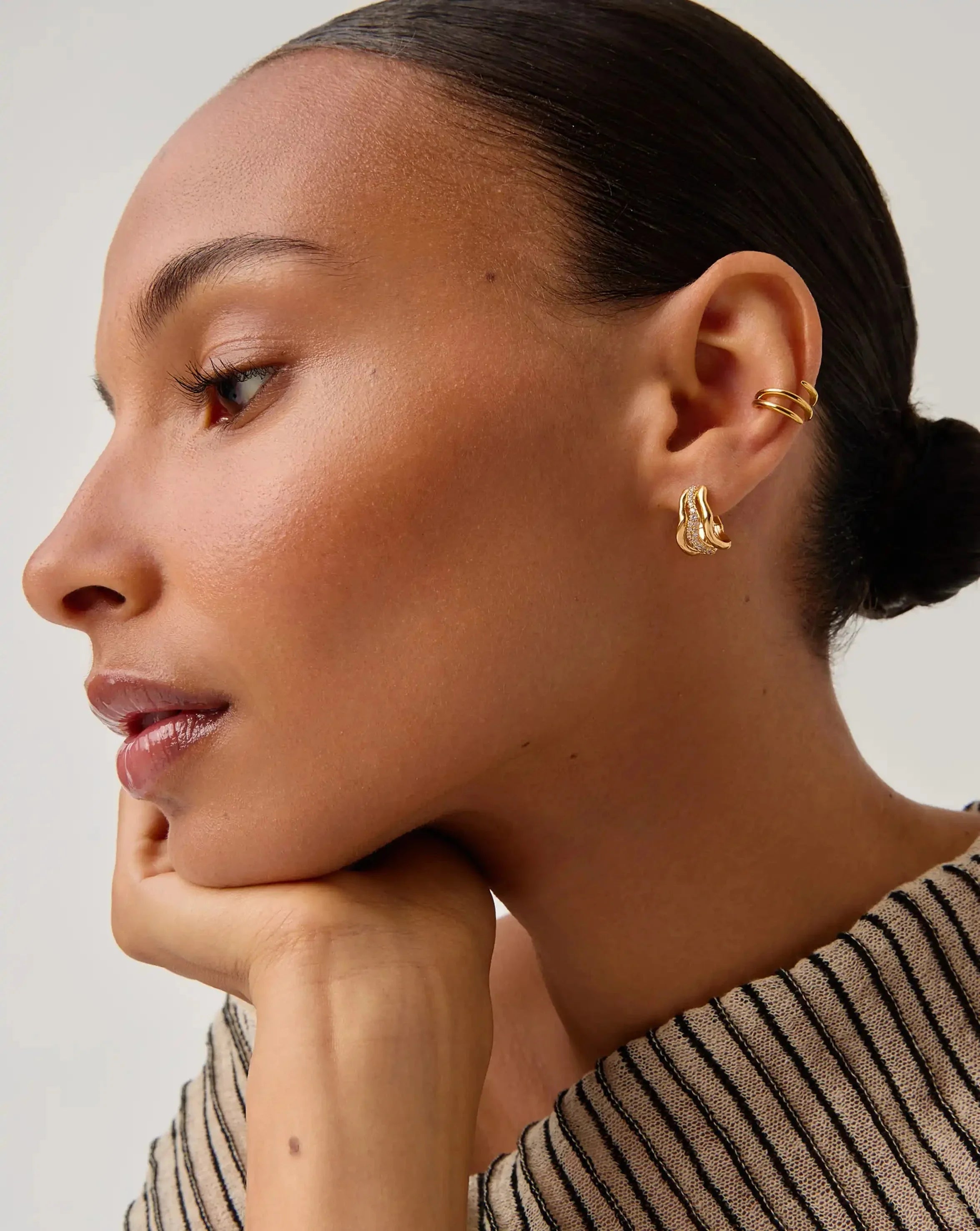 Boucles d'oreilles créoles triples Molten Snow petites | Plaqué or 18 carats/Oxyde de zirconium